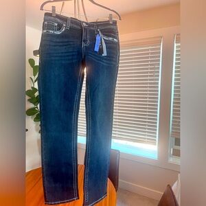 NWT Grace in LA embellished Jeans in size 28-7
Easy Fit